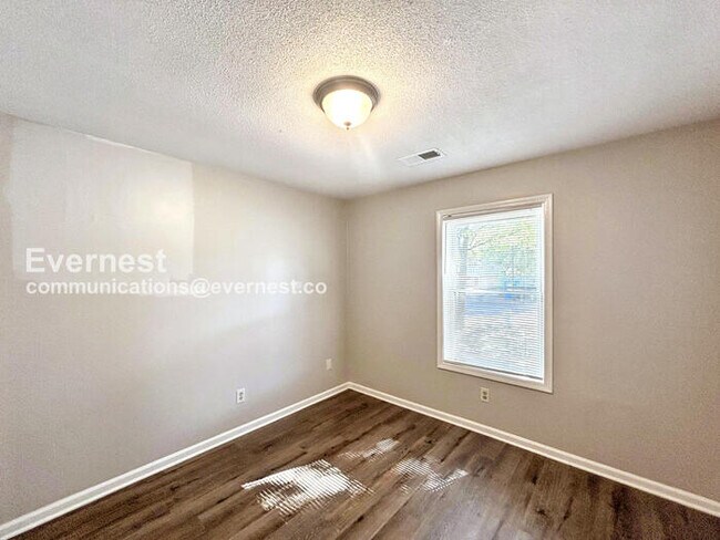 Photo - 1582 Custer Dr