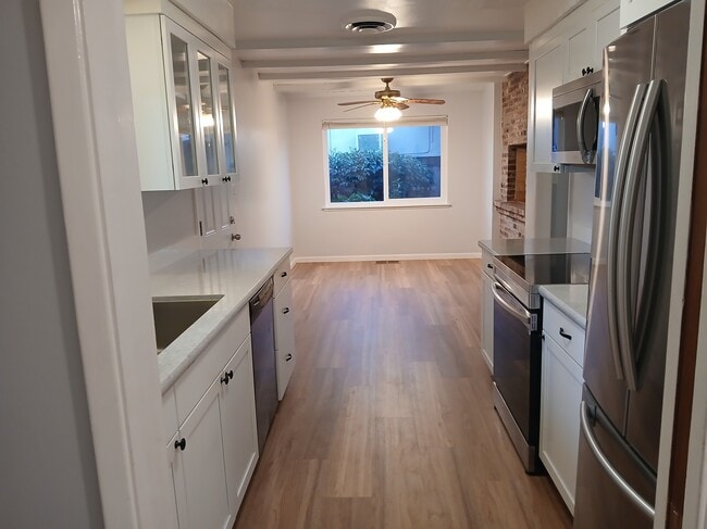 Building Photo - 5061 Bonniemae Way
