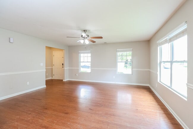 Photo - 1005 Joselynn Drive