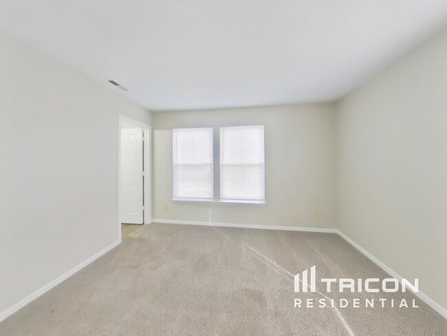 Photo - 824 Streamside Dr