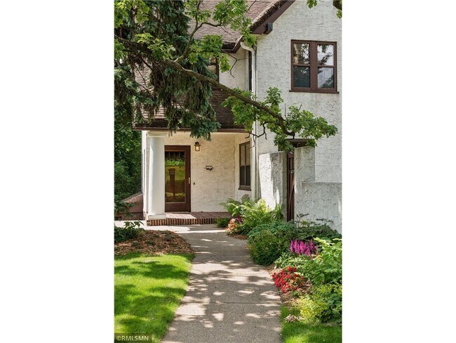 Photo - 27 Highview Pl