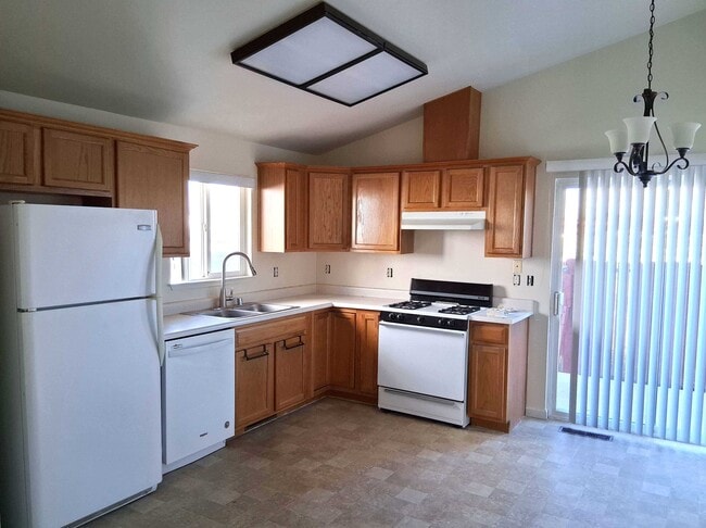 Photo - 4040 Gordon St