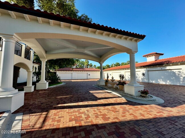 Photo - 5090 Riverside Dr Unit 103