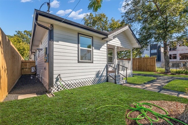 Photo - 3441 McGowen St