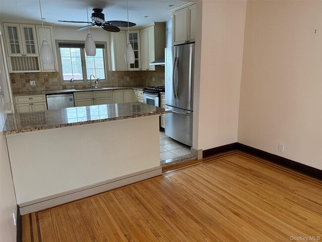 Photo - 281 Kilburn Rd S