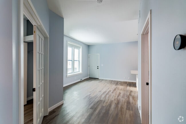 Building Photo - 44 N Main St Unit APT B