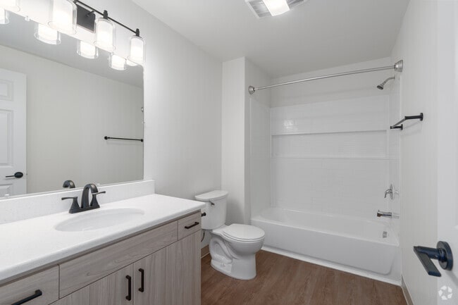 2BR, 1BA - 848SF - Bathroom
