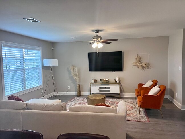 Photo - 605 Battery Ct