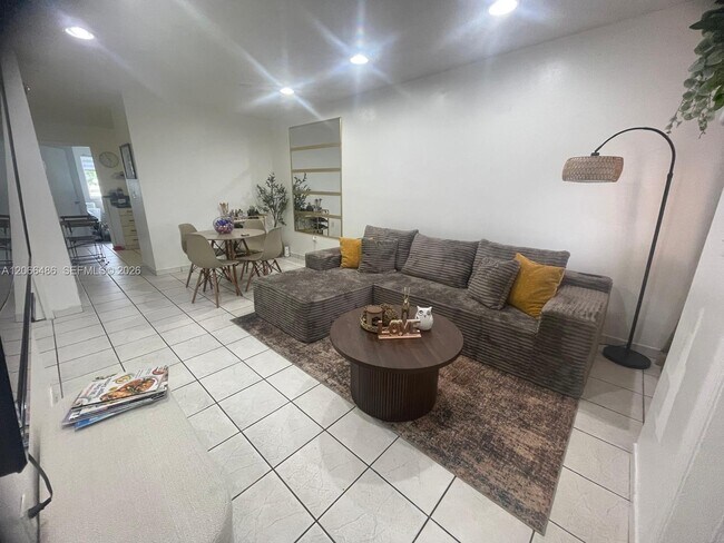 4689 NW 9th St Unit 207