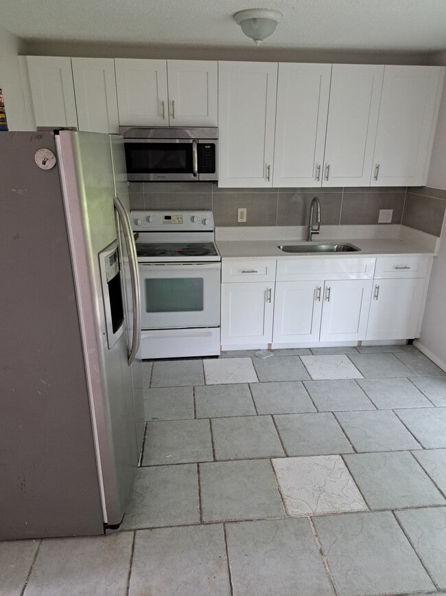 Building Photo - 2143 Laura Ln Unit 47B