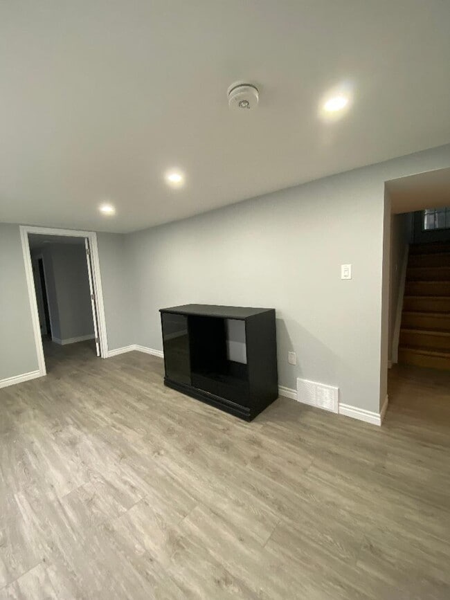 Photo - 25 Broadleaf Pl Unit Basement Apartment