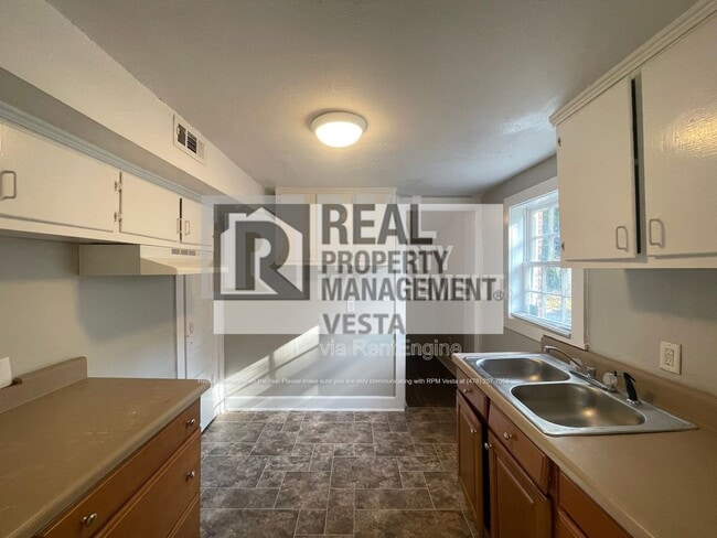 Photo - 2677 Napier Ave