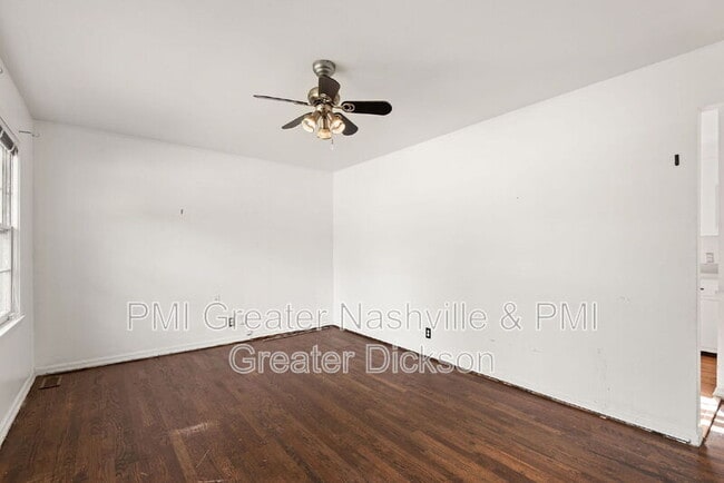 Photo - 111 River Rd