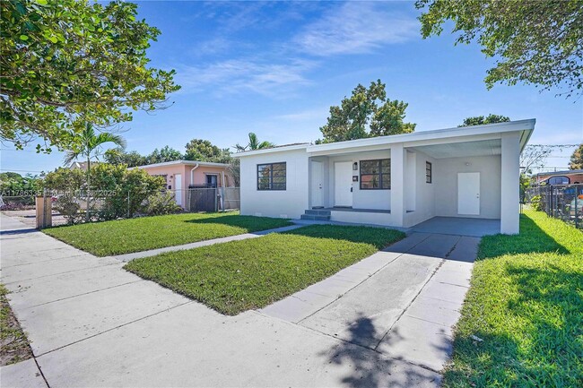 Photo - 50 E 13th St