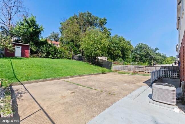 Photo - 4816 Woodlawn Dr