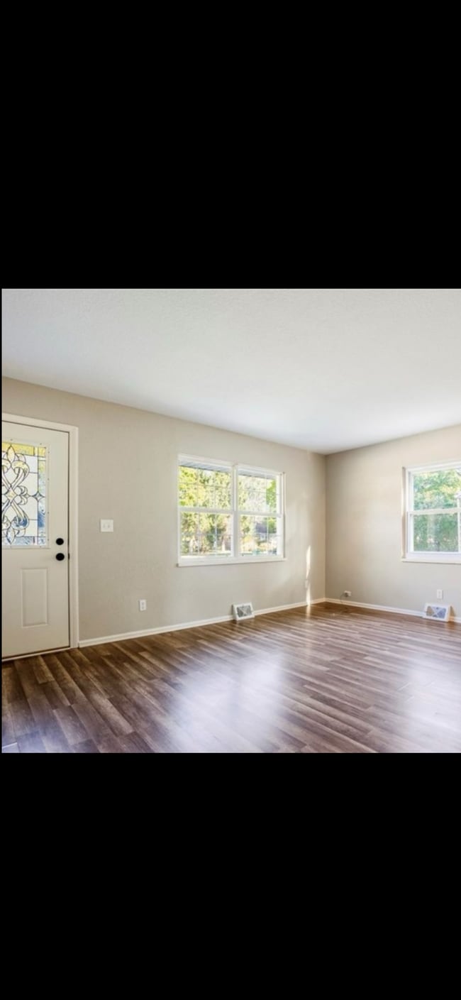 Photo - 875 Lamonde Dr