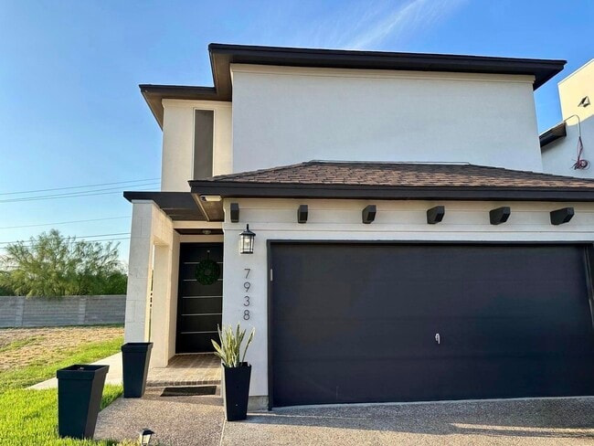 Building Photo - 7938 Elka Lp Unit 7938