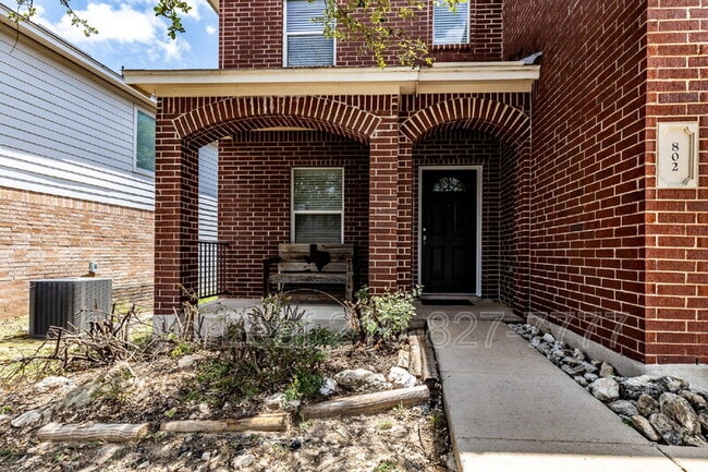 802 Amber Knoll
