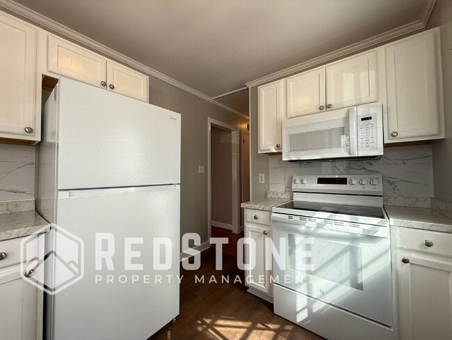 Photo - 2120 Young St