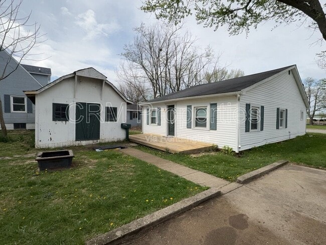 Building Photo - 823 N Western Ave