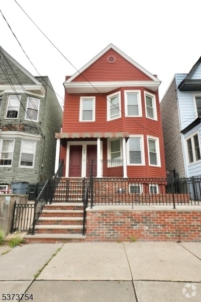 Building Photo - 38 Gates Ave Rental