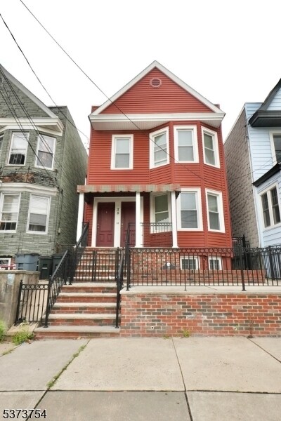 Building Photo - 38 Gates Ave Rental