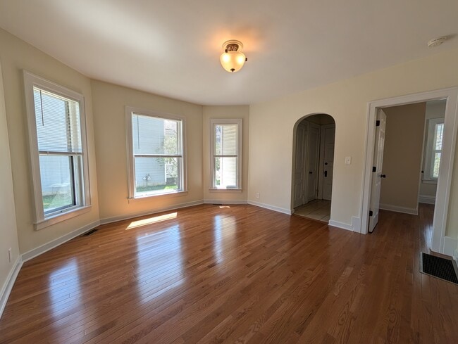 Building Photo - 330 Henry Ave SE Unit 1