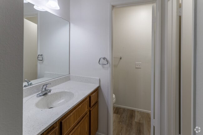 2BR, 2BA - 900 SF