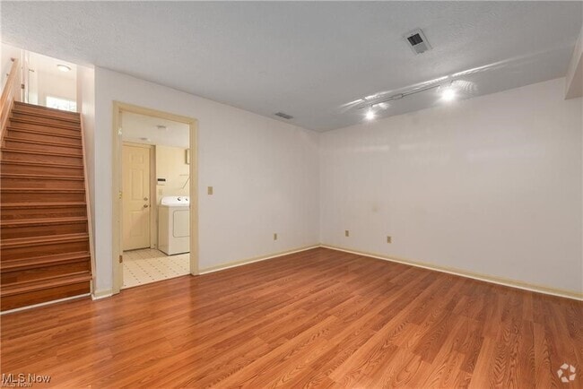 Building Photo - 8118 Chester Pkwy Rental