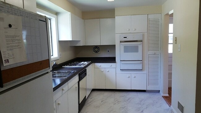 Photo - 4002 Blackpool Rd