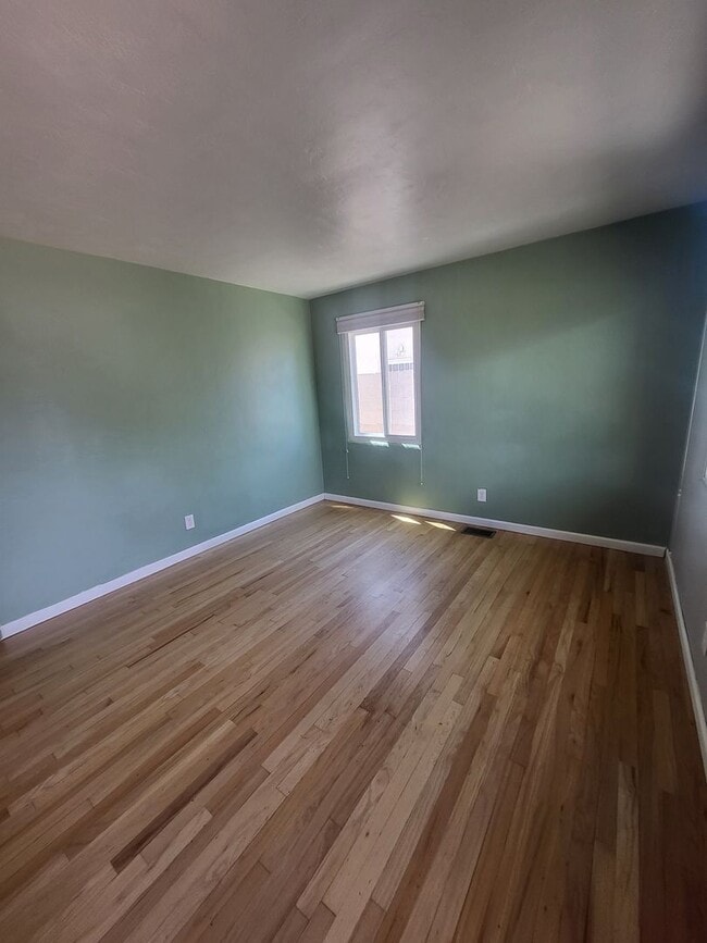 Photo - Cute Quiet  2 bedroom 1 Bath 1100/SF Home