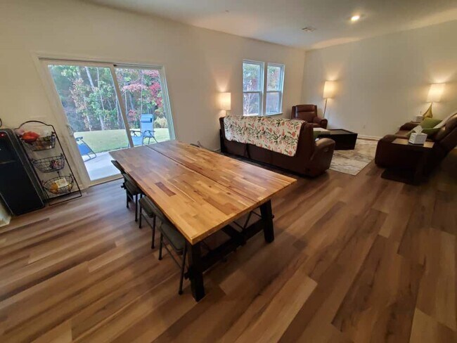 Photo - 2921 Salinger Wy