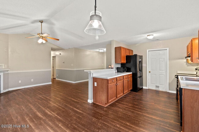 Photo - 409 Sumrell Way