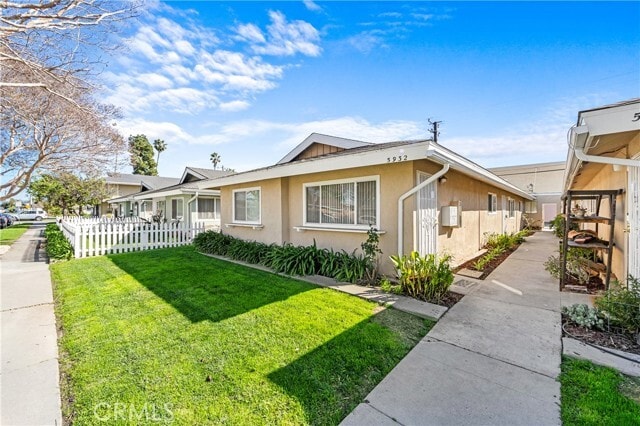 5932 Santa Barbara Ave Unidad B