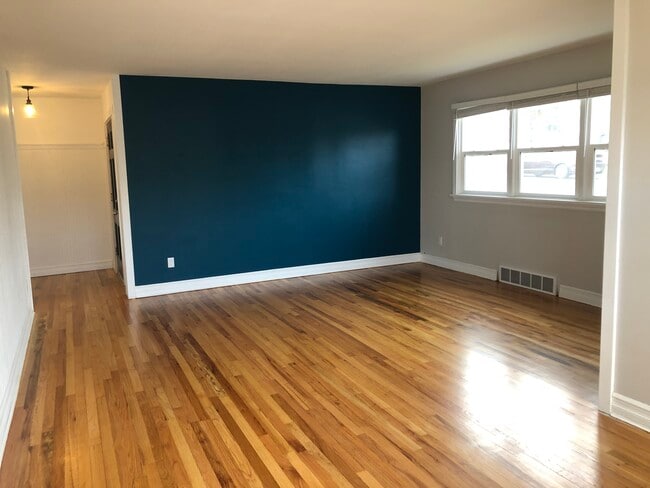 Photo - 750 NW Charlotte St