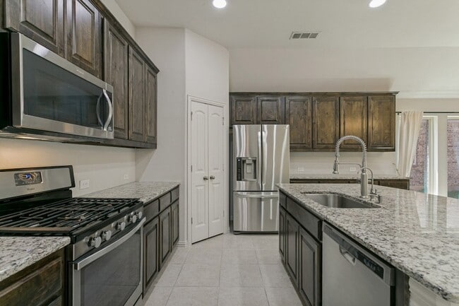 Photo - 531 Catherine Ln
