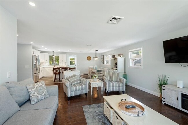 Photo - 9 Woodlund Ave