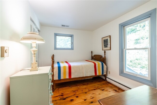 Building Photo - 1519 S Lake Rd