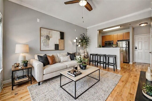 Building Photo - 2502 Leon St Unit 407