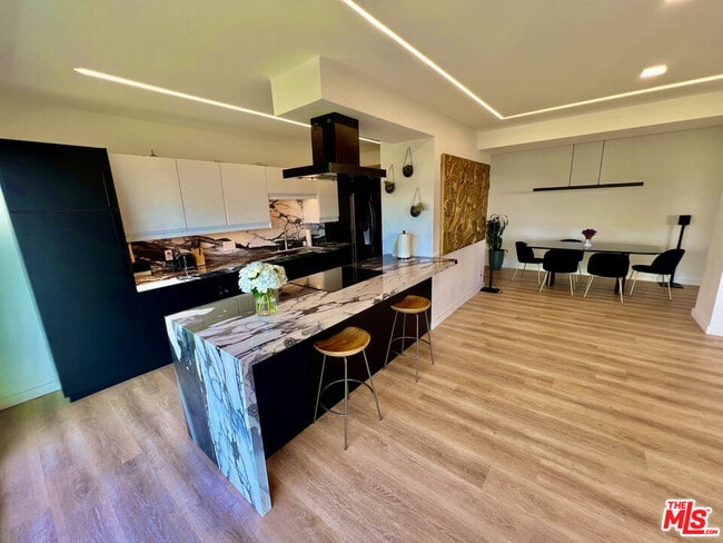 Photo - 838 N Doheny Dr Unidad A1102