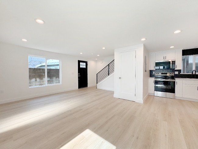 Photo - 4461 Farquhar Ave Unidad D