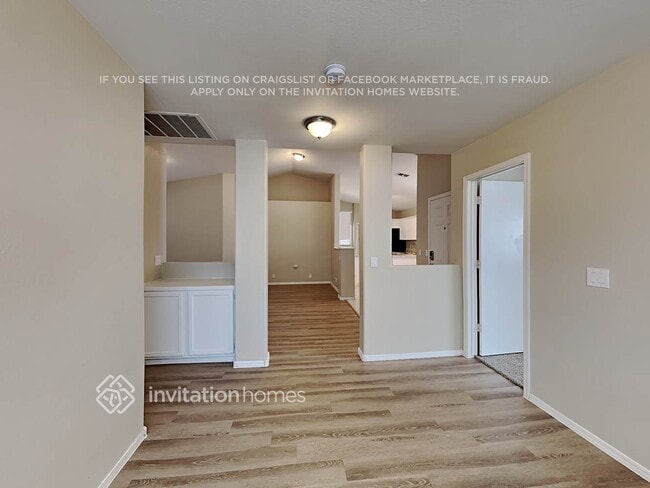 Photo - 8812 W Holly St