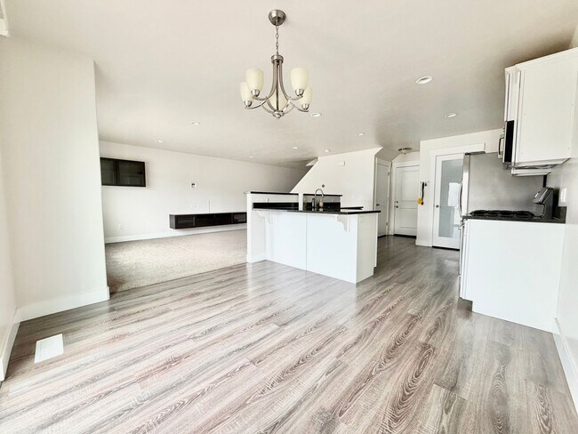Photo - Beautiful 3 Bed, 3 Bath Bluffdale Townhome with Finished Basement, Kitchenette & Garage