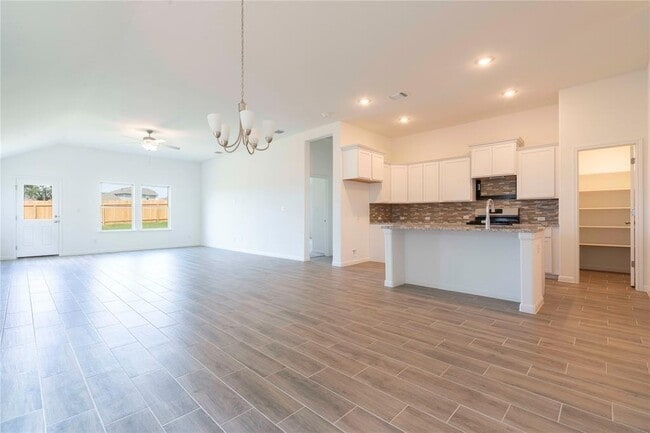 Photo - 113 Caterpillar Ln