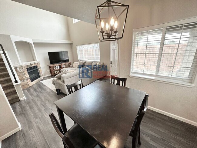 Photo - 1325 S Chambers Rd