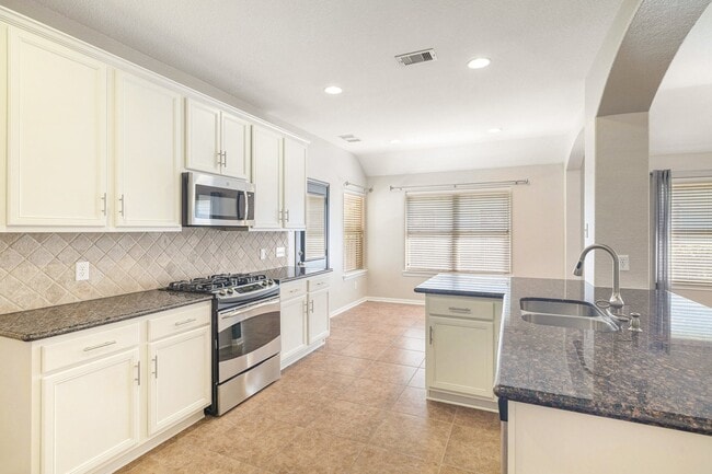 Photo - 139 N Hawkhurst Cir