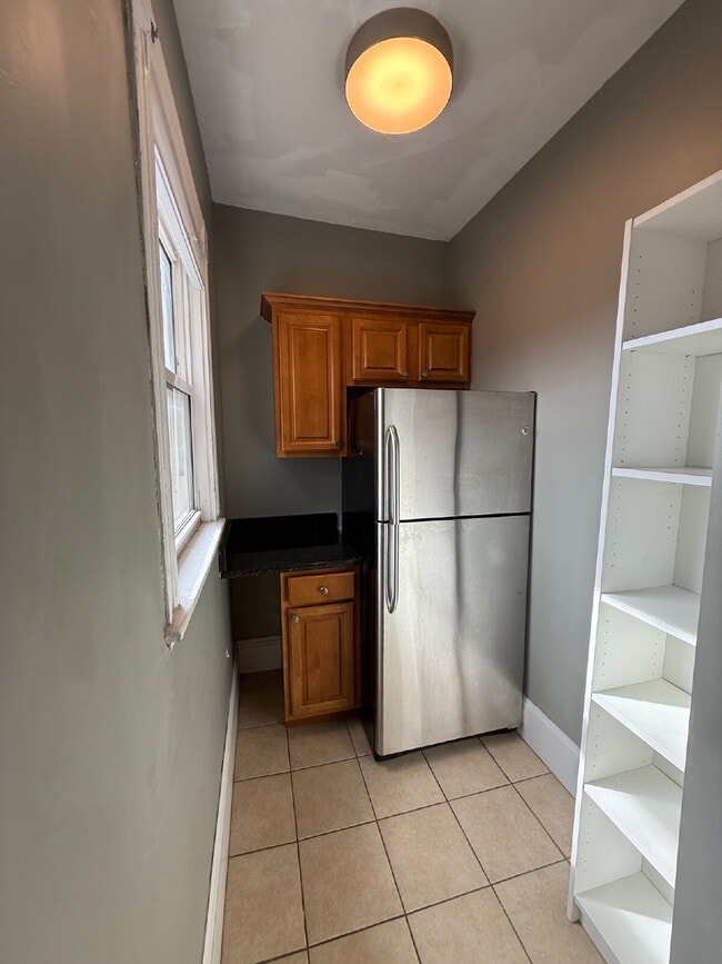 Photo - Available NOW! Spacious & Modern 2 Bedroom unit ready for move in! Unidad 6