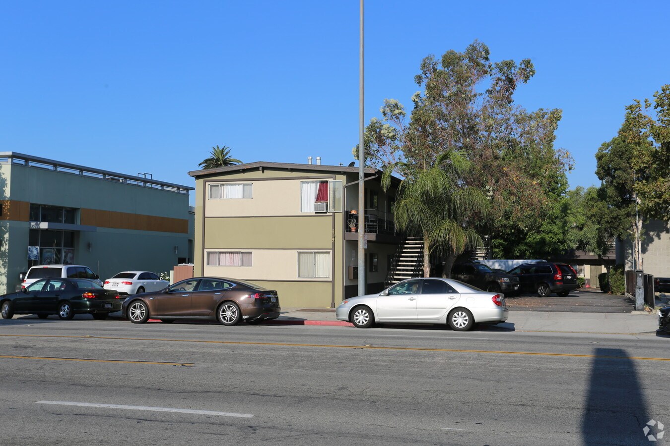 Building - 909 S Central Ave Apartments