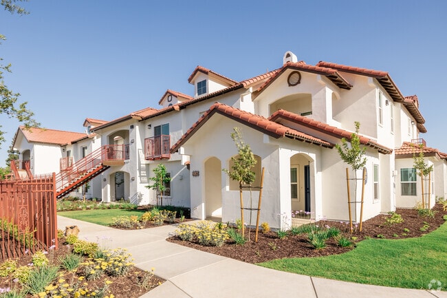 Building Photo - The Villas at Ellis Manor Rental