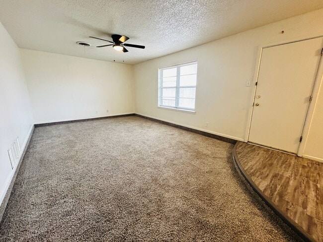 Photo - 4914 57th St